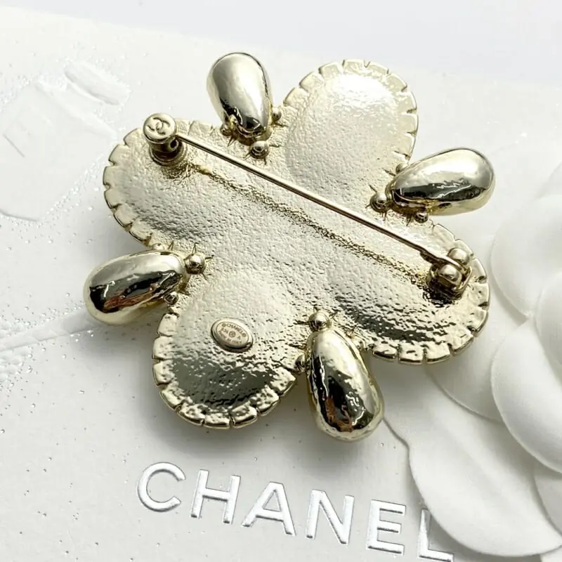 chanel brooches pour femme s_12530621